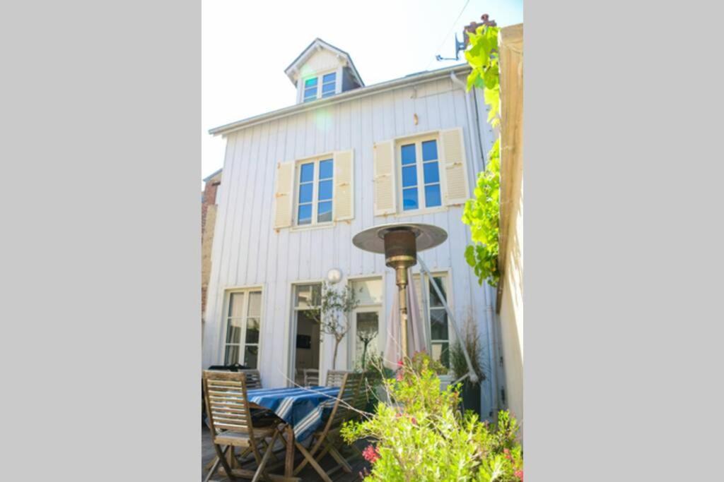 La maison bleue Cabourg Extérieur photo